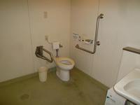 Medium_091休憩所　多目的トイレ内